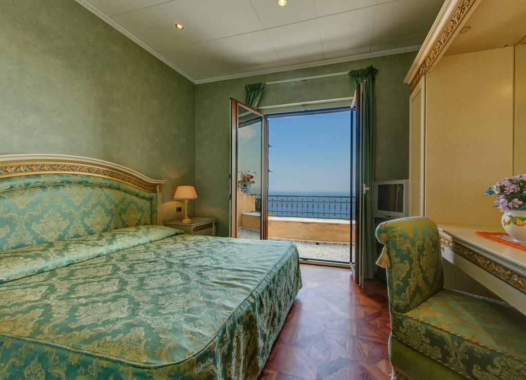 Hotel Villa Riis Taormina Buitenkant foto