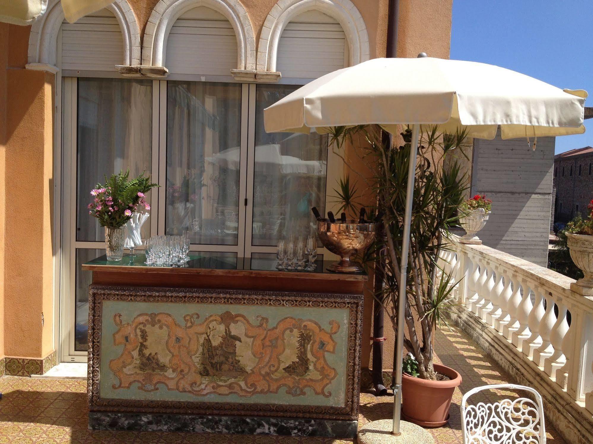 Hotel Villa Riis Taormina Buitenkant foto