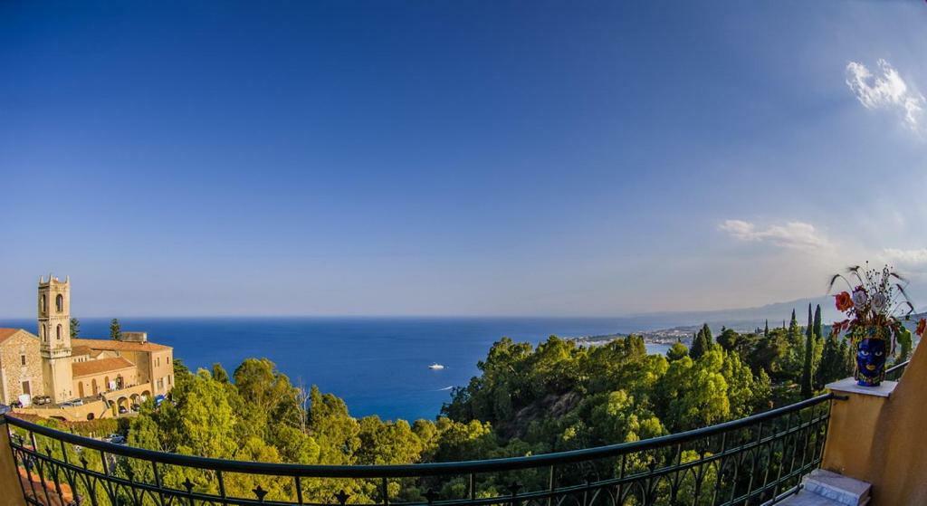 Hotel Villa Riis Taormina Buitenkant foto