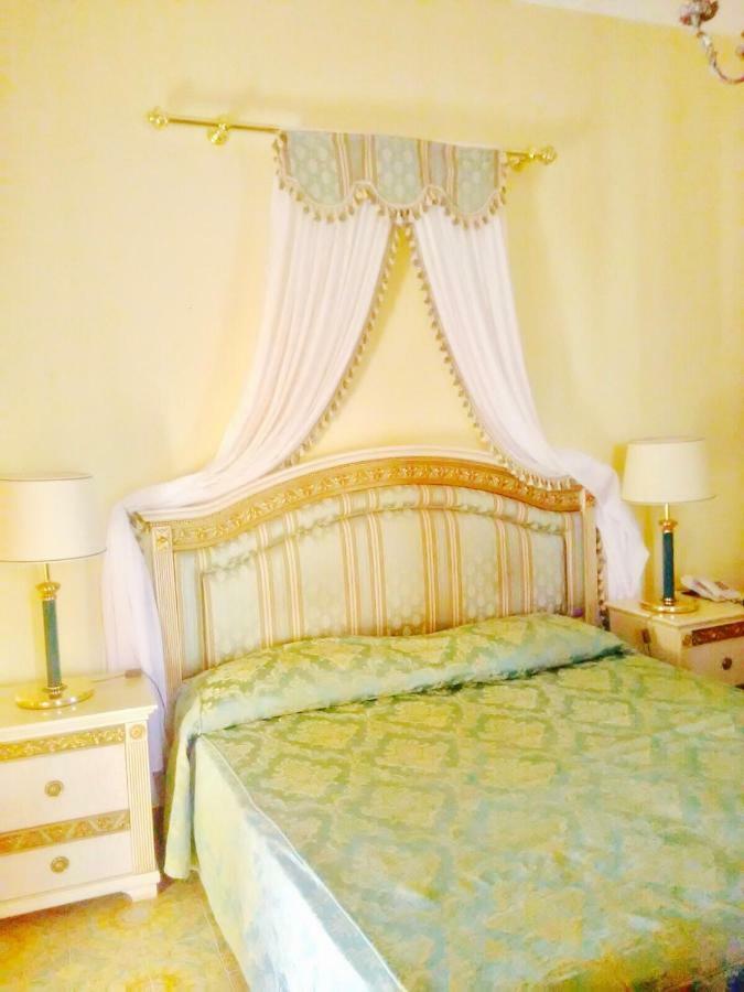 Hotel Villa Riis Taormina Buitenkant foto